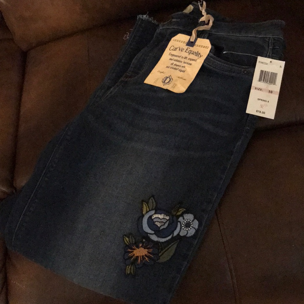 Democracy Slim Straight Flood